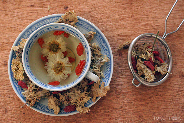 chrysanthemum thee met goji bessen