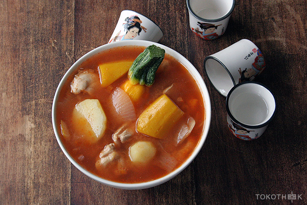 miso soep met courgette en kippendijen